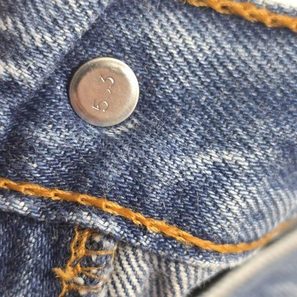 Vintage Levis 501 Jeans Mens 40x30 Denim Medium Wash Button Fly Made USA 90s